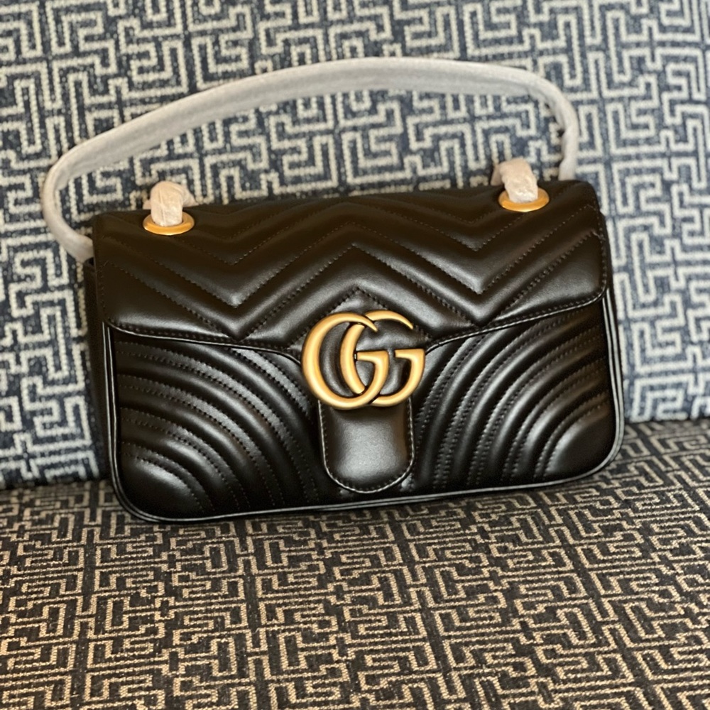 Gucci GG Marmont small matelasse shoulder bag